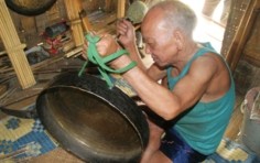 Ta Oi ethnic minority man of music instruments ảnh 1 Ta Oi ethnic minority man of music instruments ảnh 1